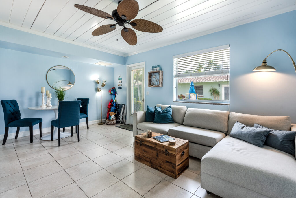 Cozy sofa bed in charming 1 bedroom vacation rental Delray beach